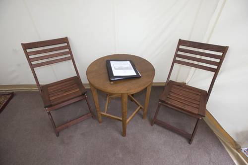 Imagen de la habitación del Hotel Under Canvas Glacier. Foto 3