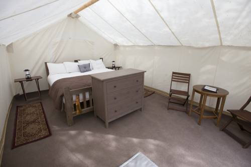 Imagen de la habitación del Hotel Under Canvas Glacier. Foto 16