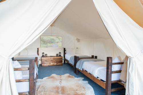 Imagen de la habitación del Hotel Under Canvas Great Smoky Mountains. Foto 4