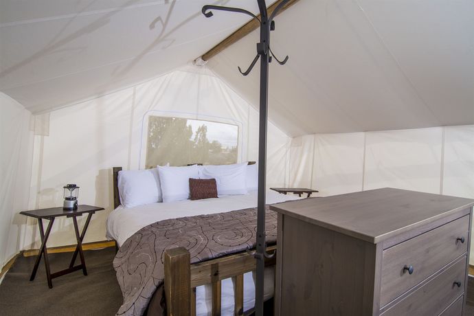 Imagen de los interiores del Hotel Under Canvas Moab. Foto 14