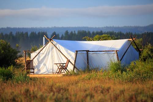 Imagen de la habitación del Hotel Under Canvas West Yellowstone. Foto 2