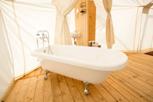 Imagen de la habitación del Hotel Under Canvas West Yellowstone. Foto 6