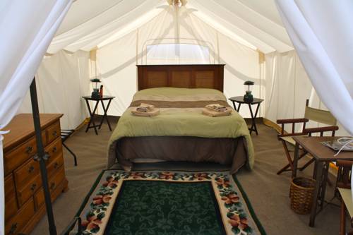 Imagen de la habitación del Hotel Under Canvas West Yellowstone. Foto 11