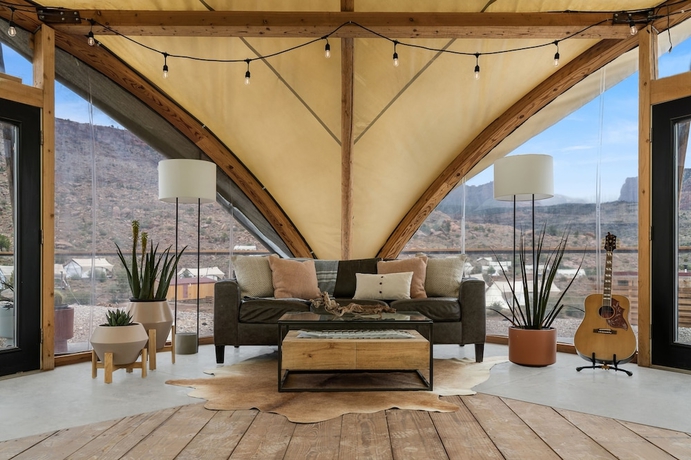 Imagen de los interiores del Hotel Under Canvas Zion. Foto 16