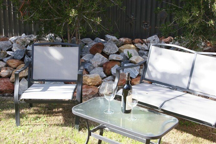 Imagen de los exteriores del Hotel Under the Vines. Foto 13