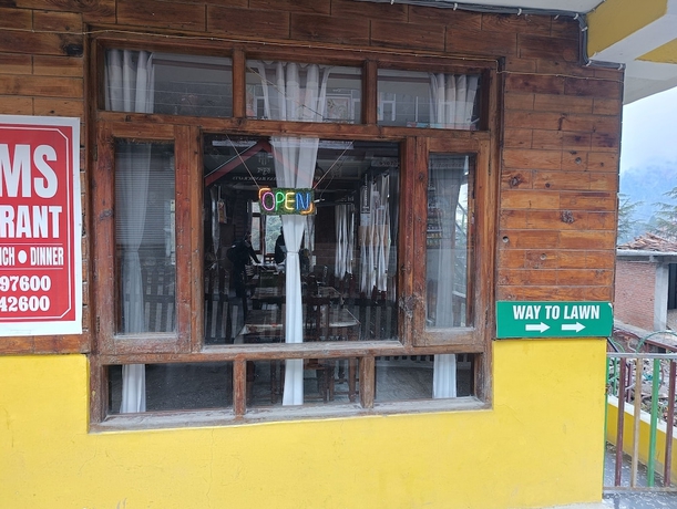 Imagen de los interiores del Hotel Undiscovered Mountains. Foto 14