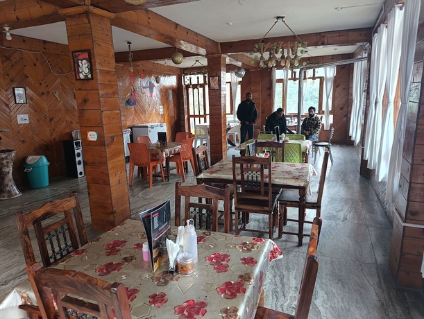 Imagen de los interiores del Hotel Undiscovered Mountains. Foto 15