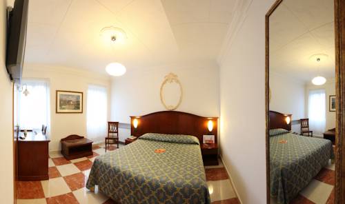 Imagen de la habitación del Hotel Ungheria Varese 1946. Foto 11