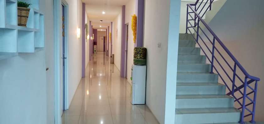 Imagen de los interiores del Hotel Ungu Pas Kangen Bekasi. Foto 17