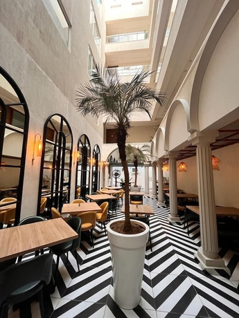 Imagen del bar/restaurante del Hotel Unibliss 15. Foto 2
