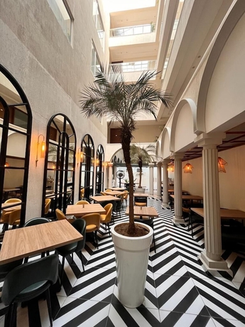 Imagen del bar/restaurante del Hotel Unibliss 15. Foto 3