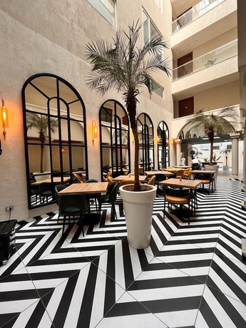 Imagen del bar/restaurante del Hotel Unibliss 15. Foto 4