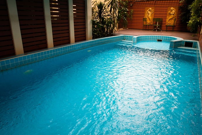 Imagen de la piscina del Hotel Unico Srinakarin Residence. Foto 13