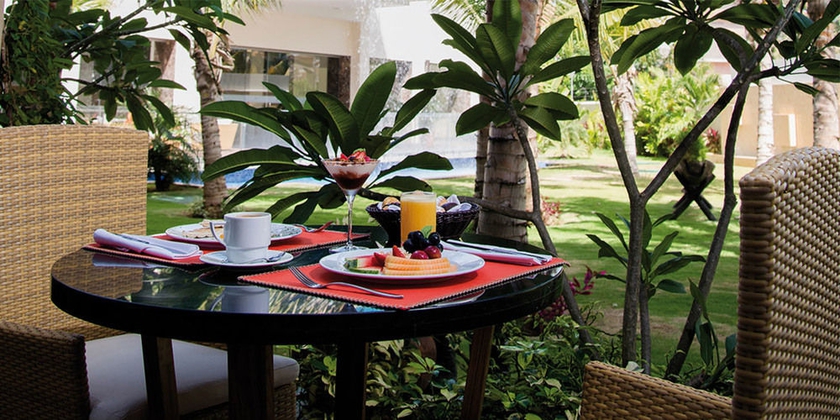 Imagen del bar/restaurante del Hotel Unik Margarita. Foto 7