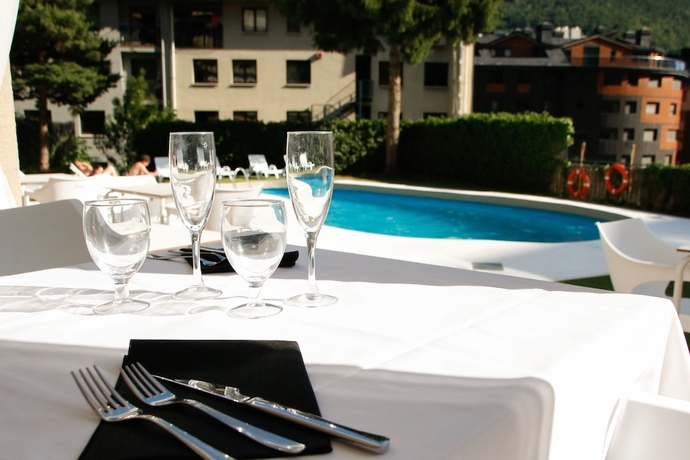 Imagen de los exteriores del Hotel Unike Artic. Foto 11