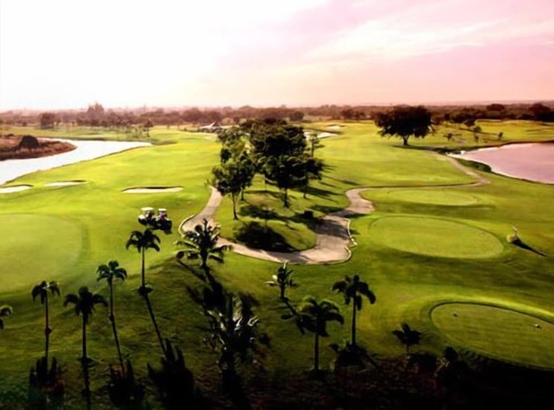 Imagen general del Hotel Uniland Golf and Resort. Foto 4