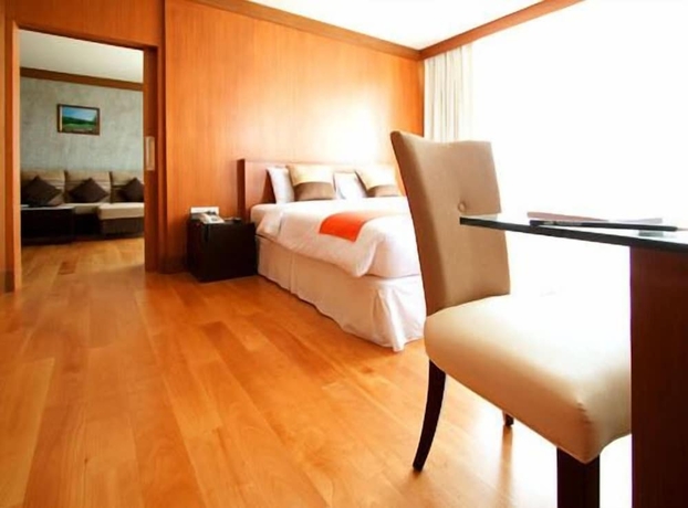 Imagen de la habitación del Hotel Uniland Golf and Resort. Foto 8