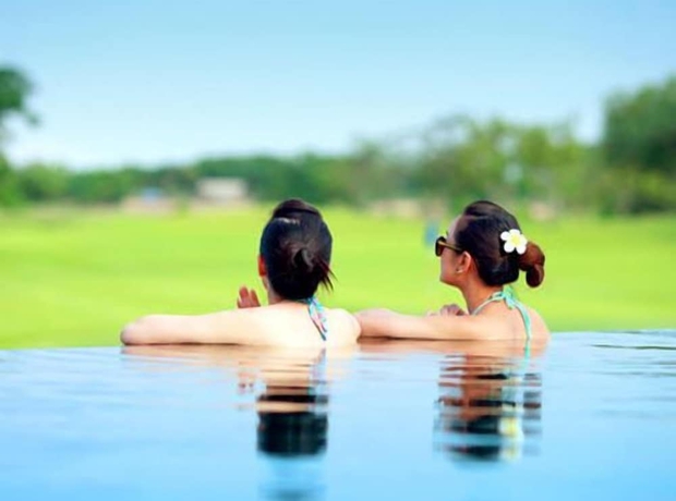 Imagen de la piscina del Hotel Uniland Golf and Resort. Foto 18