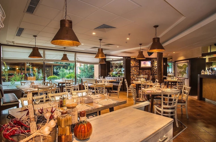 Imagen del bar/restaurante del Hotel Uniqato. Foto 3