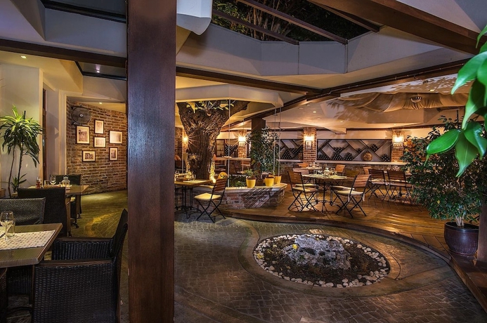 Imagen del bar/restaurante del Hotel Uniqato. Foto 5