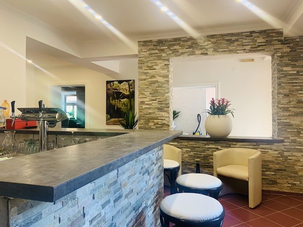 Imagen del bar/restaurante del Hotel UniqČesk&yacute; &Scaron;ternberk. Foto 3