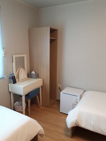 Imagen de la habitación del Hotel Uniqstay. Foto 12