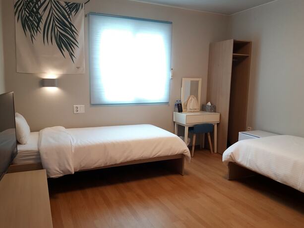 Imagen de la habitación del Hotel Uniqstay. Foto 13