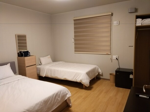 Imagen de la habitación del Hotel Uniqstay. Foto 17