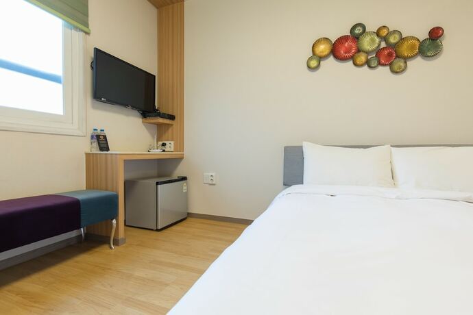 Imagen de la habitación del Hotel Uniqstay. Foto 19