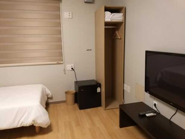 Imagen de la habitación del Hotel Uniqstay. Foto 21