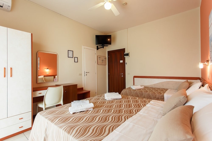 Imagen de la habitación del Hotel Unique, Cesenatico. Foto 9