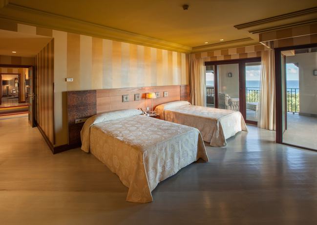 Imagen de la habitación del Hotel Unique Club at Lopesan Costa Meloneras Resort. Foto 3