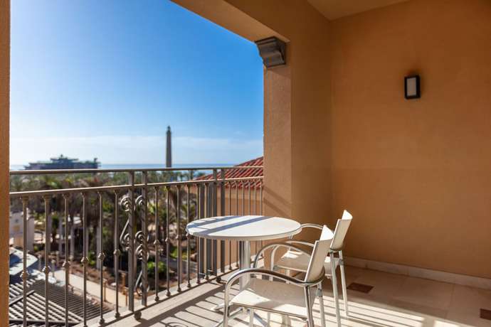 Imagen de la habitación del Hotel Unique Club at Lopesan Costa Meloneras Resort. Foto 5