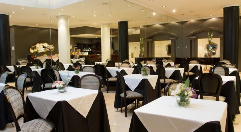 Imagen del bar/restaurante del Hotel Unique Executive Central. Foto 6