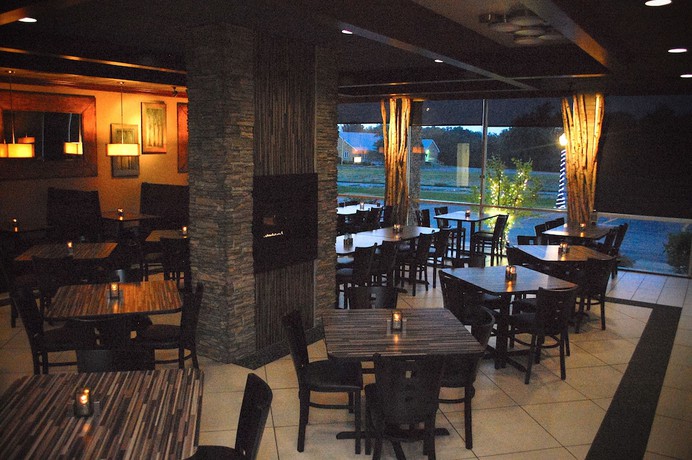 Imagen del bar/restaurante del Hotel Unique Suites. Foto 3