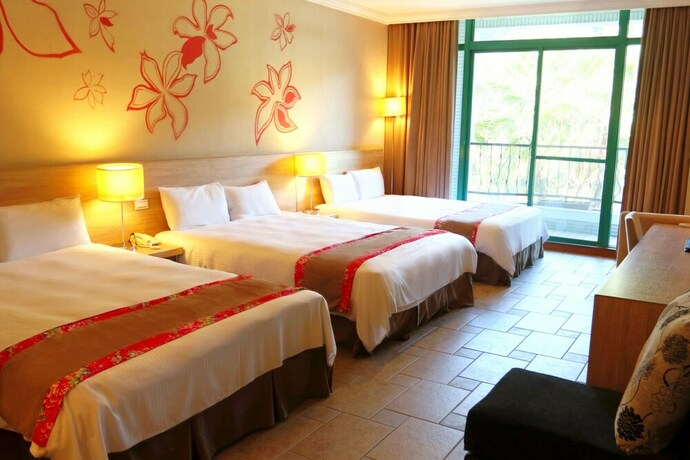 Imagen de la habitación del Hotel Uni-resort Mawutu. Foto 24