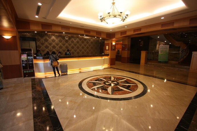 Imagen de los interiores del Hotel Uni-resort Mawutu. Foto 34