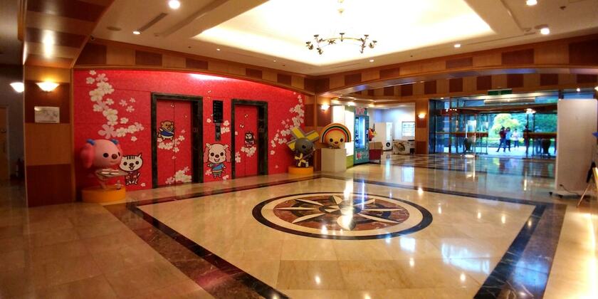 Imagen de los interiores del Hotel Uni-resort Mawutu. Foto 37