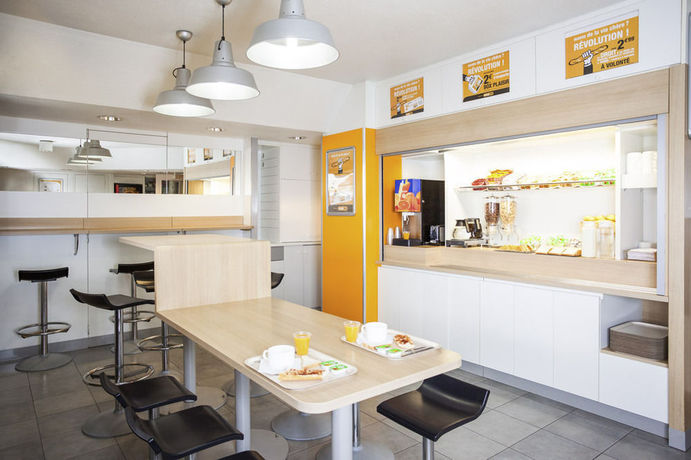 Imagen de la habitación del Hotel Unisotel Saintes. Foto 9