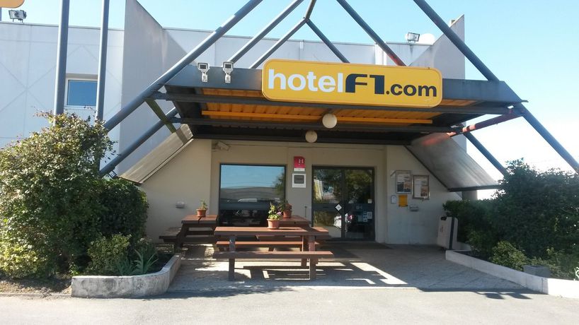 Imagen de la habitación del Hotel Unisotel Saintes. Foto 11