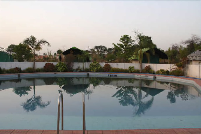 Imagen de la piscina del Hotel United-21 Tiger\'s Habitat. Foto 12