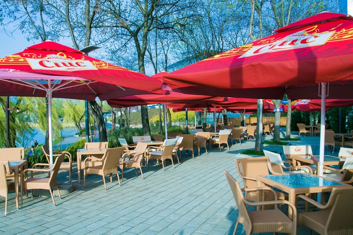 Imagen del bar/restaurante del Hotel Univers T. Foto 3