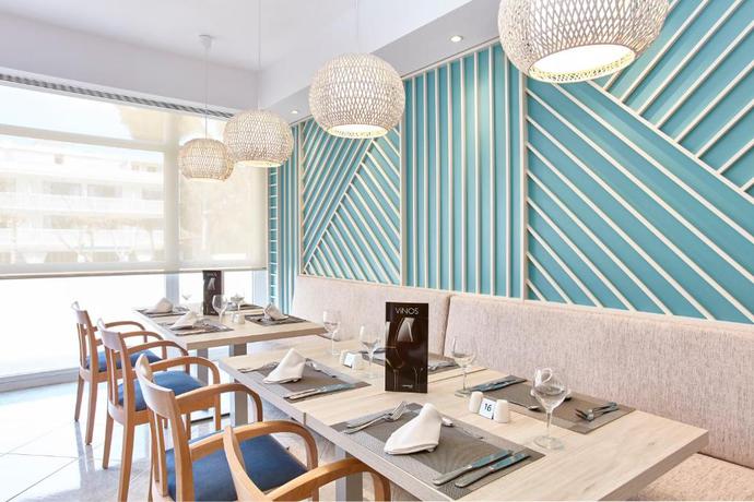 Imagen del bar/restaurante del Hotel Universal Castell Royal. Foto 3