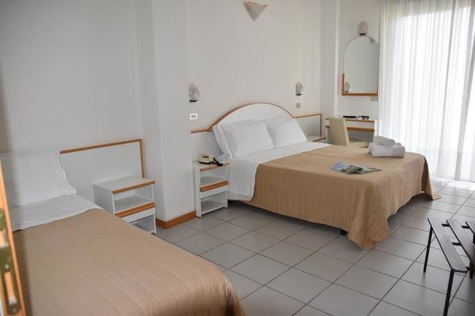Imagen de la habitación del Hotel Universal, Cattolica. Foto 5