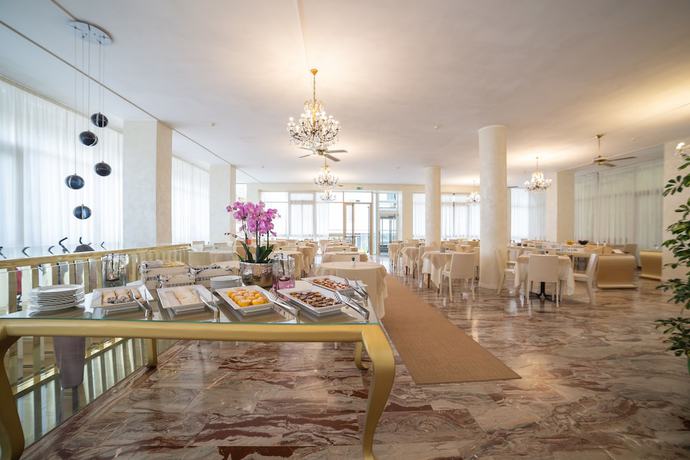 Imagen del bar/restaurante del Hotel Universal, Cattolica. Foto 3