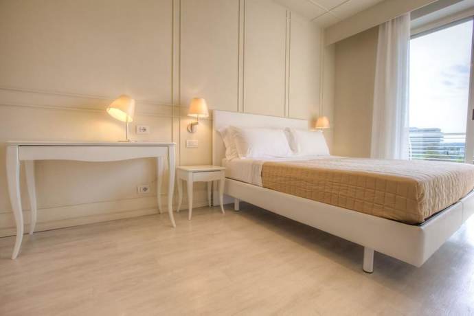 Imagen de la habitación del Hotel Universal, Cattolica. Foto 12