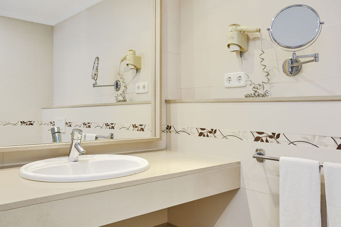 Imagen de la habitación del Hotel Universal Don Camilo. Foto 13