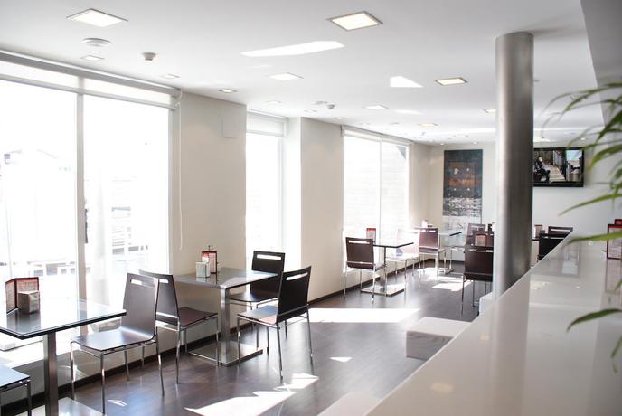 Imagen del bar/restaurante del Hotel Universal, Granada. Foto 3