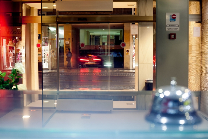 Imagen de los interiores del Hotel Universal, Granada. Foto 9