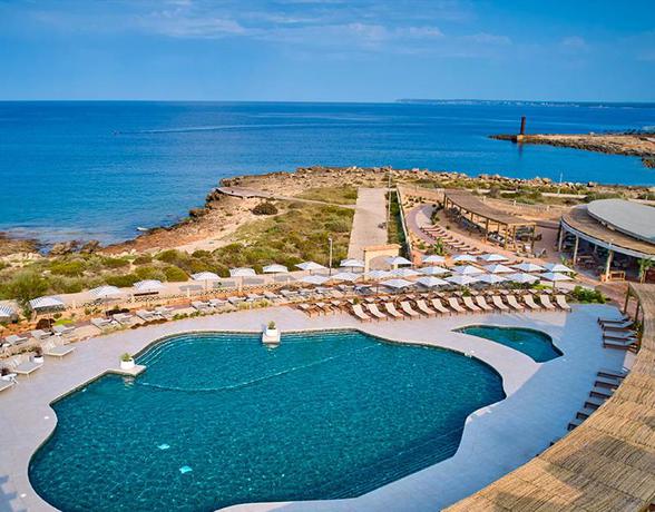 Imagen de la piscina del Hotel Universal Grand León & Spa. Foto 19